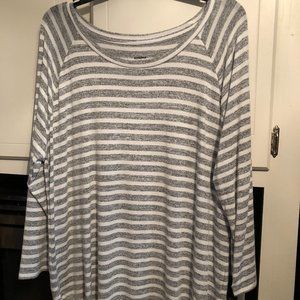 Sonoma women's gray and white XXL top